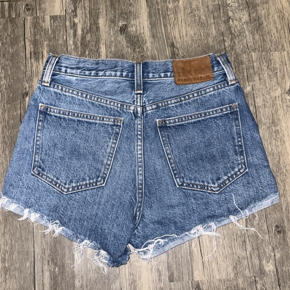 Aritizia Denim Forum The Farrah cheeky short size 25 - NWOT - Picture 5 of 8